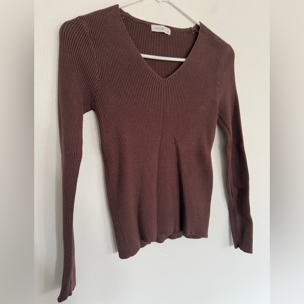 Large Elegant Brown V-Neck Sweater